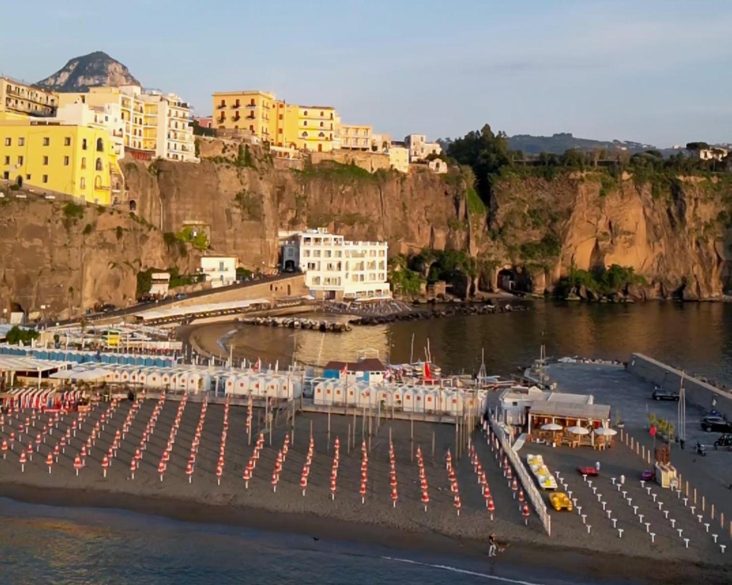 Hotel Giosue' a mare Meta Esterno foto