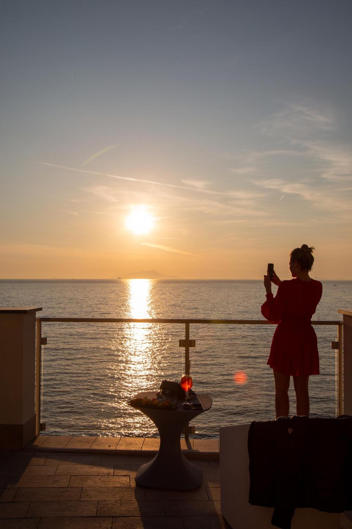 Hotel Giosue' a mare Meta Esterno foto