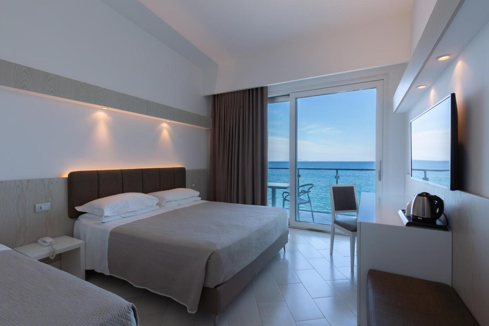Hotel Giosue' a mare Meta Esterno foto